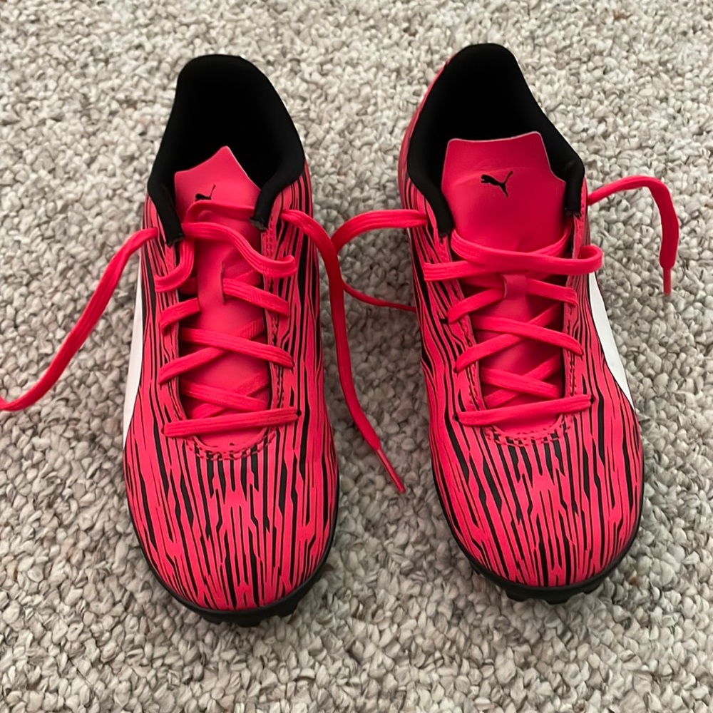 Boys Puma Soccer Cleats size 2.5